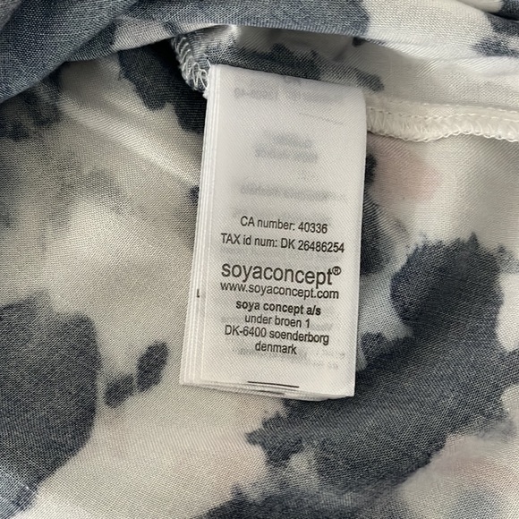 Abstract print t-shirt - Picture 5 of 6